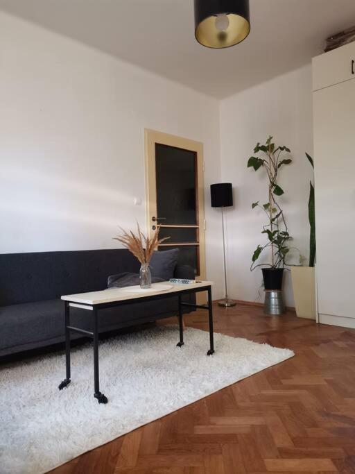 Cozy Studio In The City Centre Near Train Station Bratislava Exterior foto
